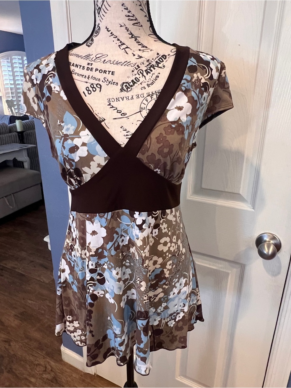 Ally B Brown Blue Floral Empire Waist Tunic Top XL Tie Back V-Neck Lettuce Hem